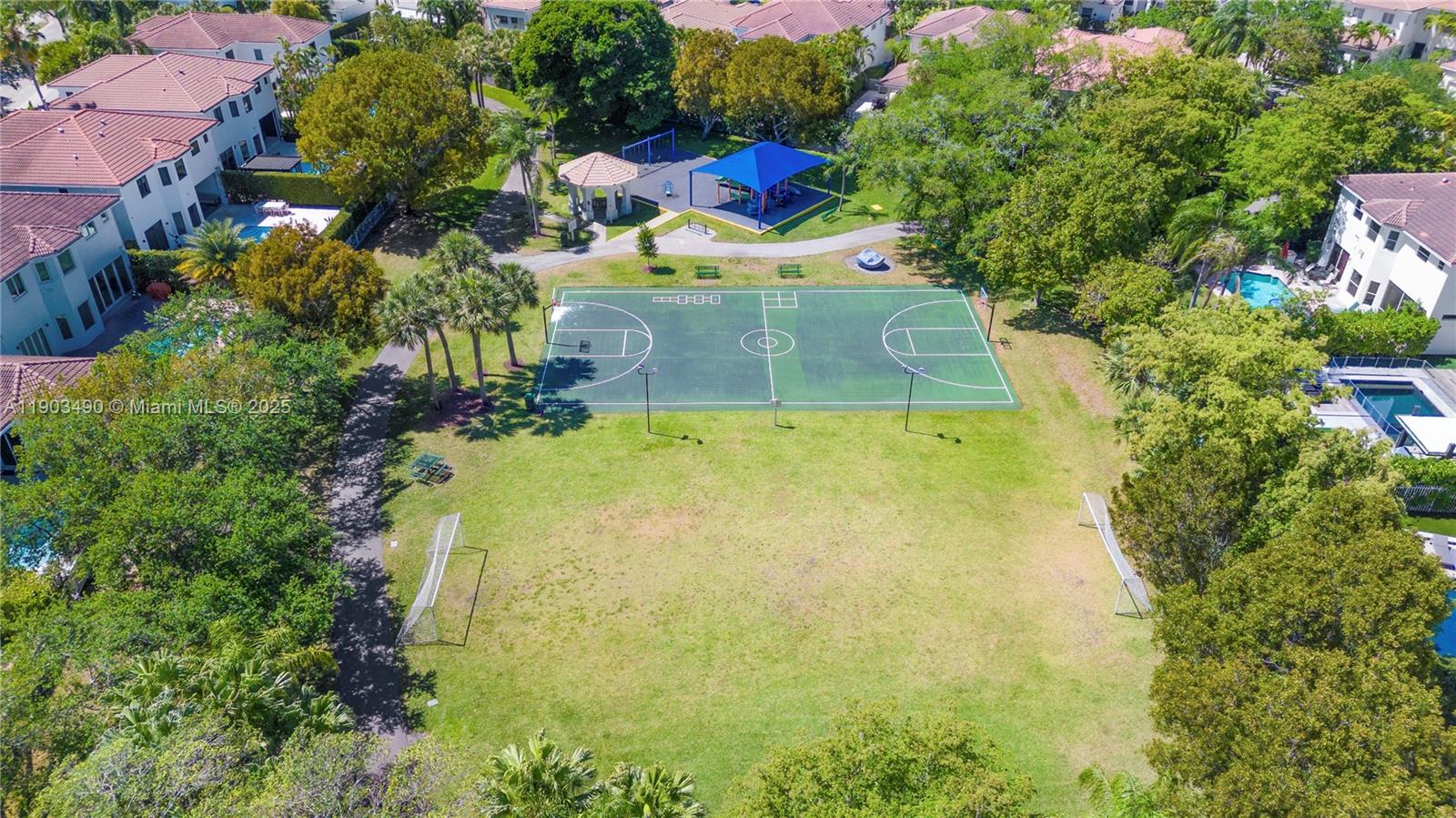 19542 Embassy Ct, Miami