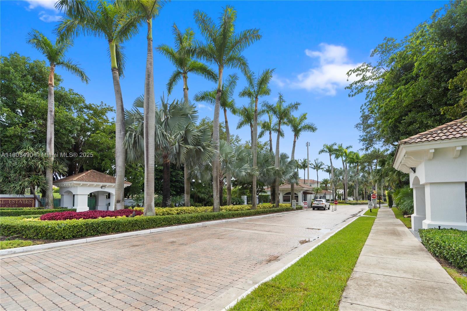 19542 Embassy Ct, Miami