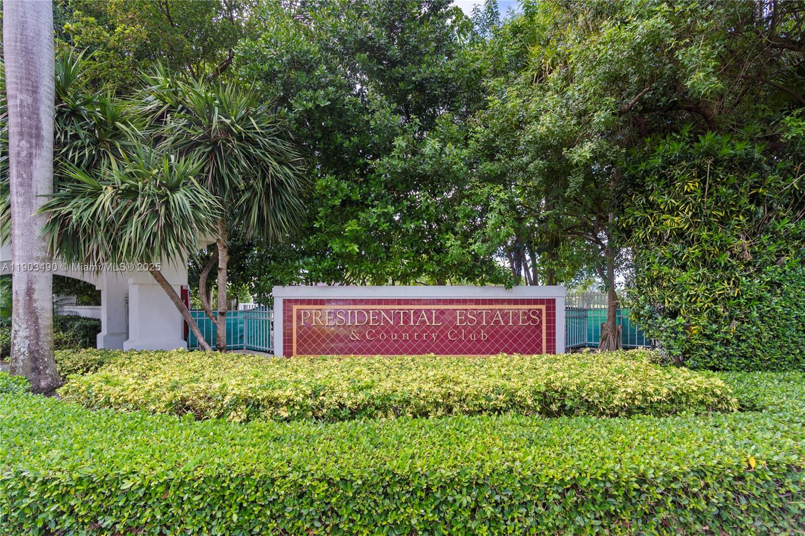 19542 Embassy Ct, Miami