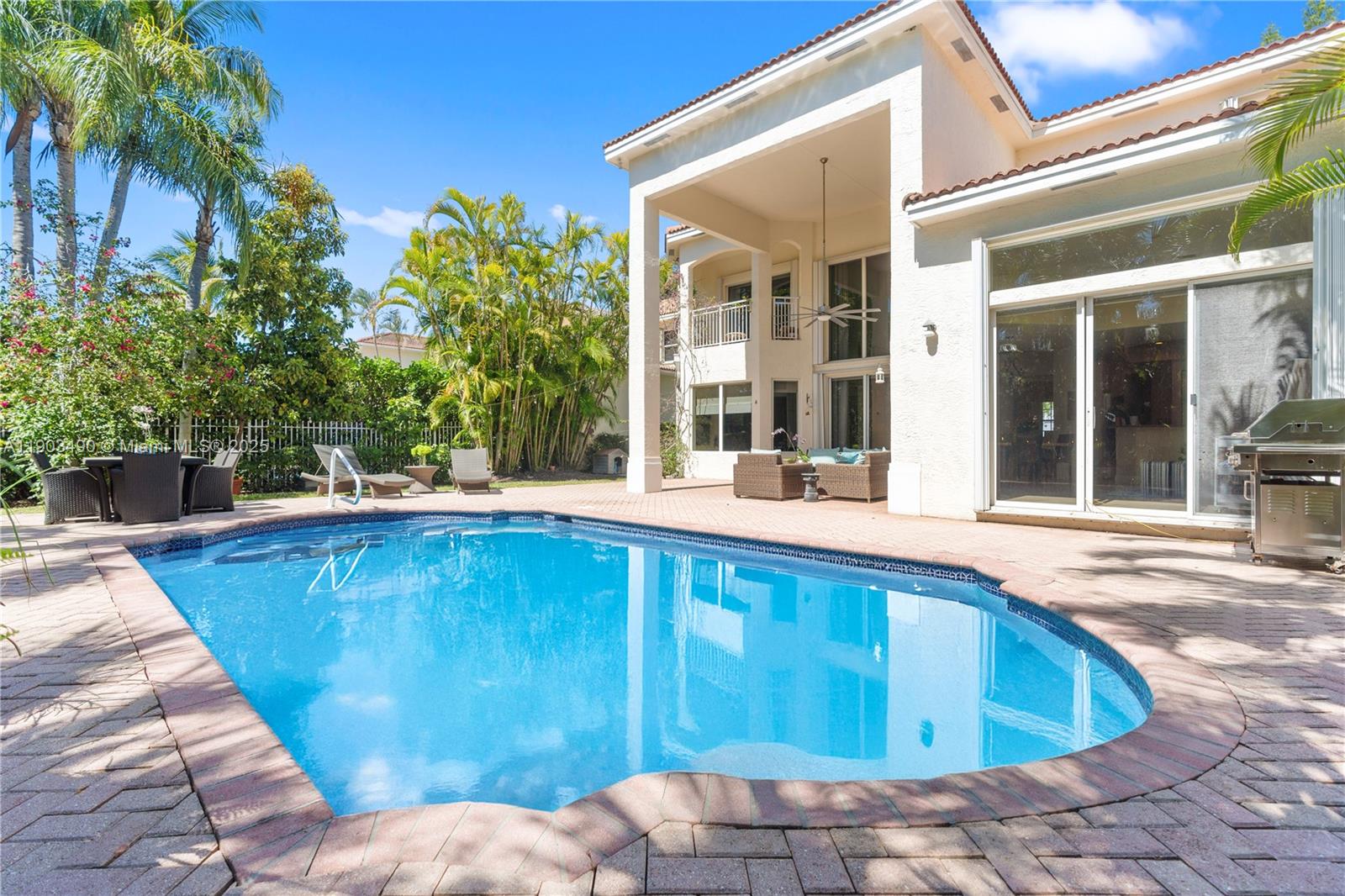 19542 Embassy Ct, Miami