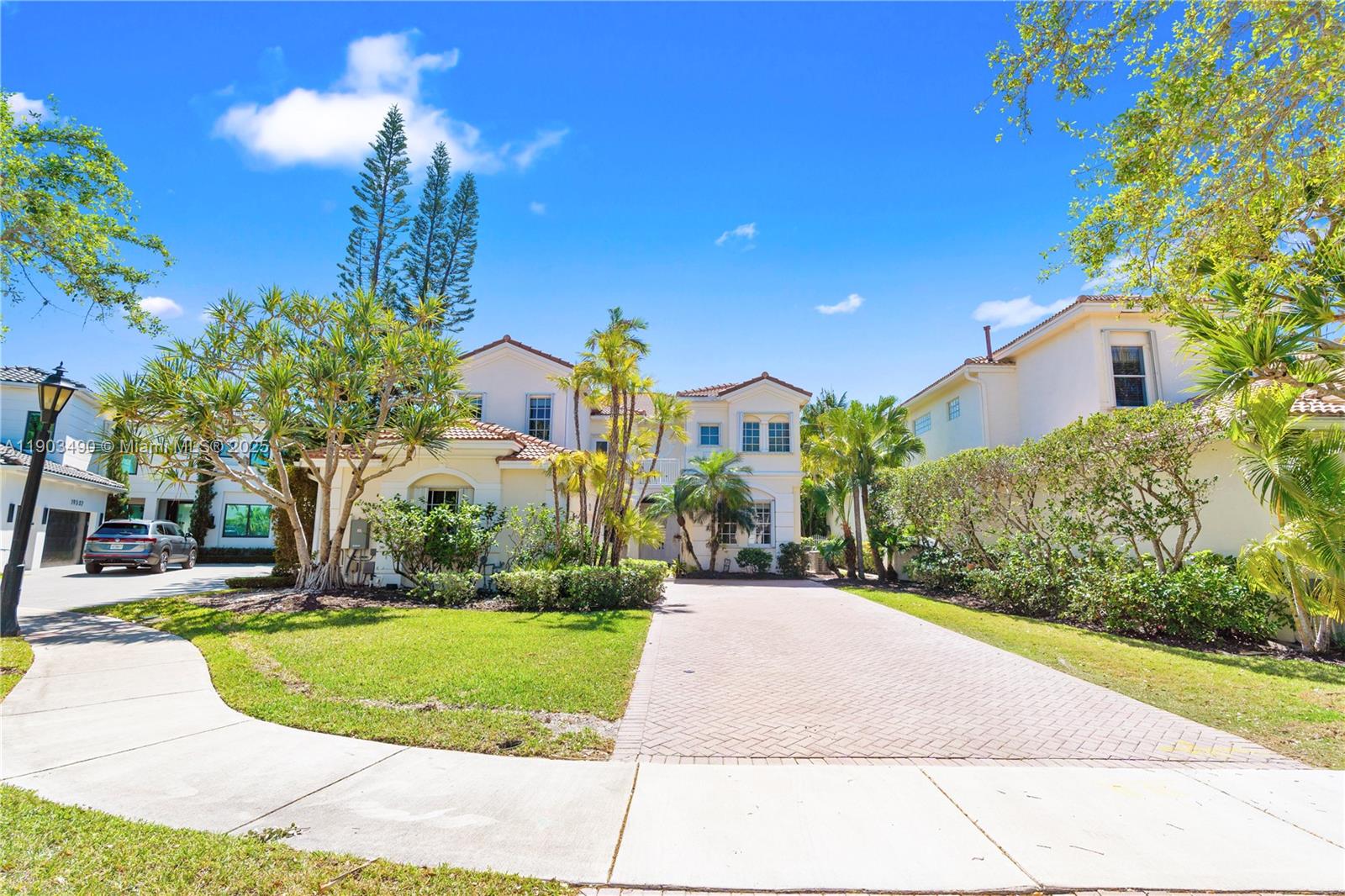 19542 Embassy Ct, Miami