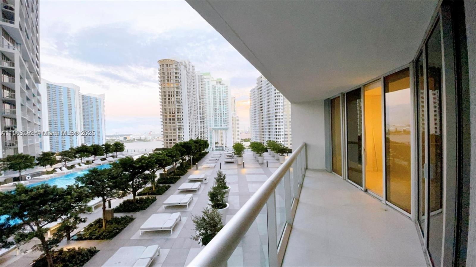 495 Brickell Ave # 1606