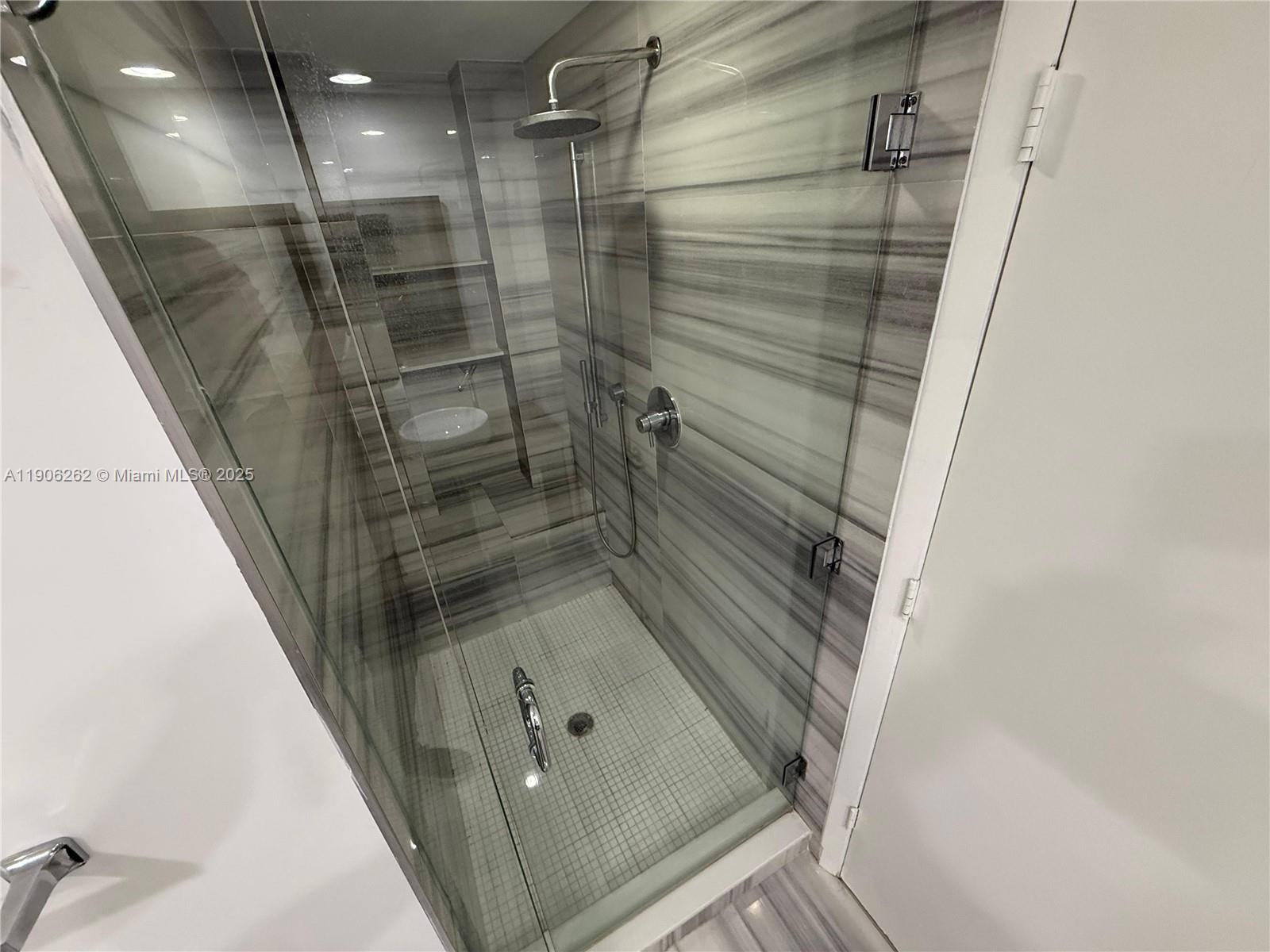 495 Brickell Ave # 1606