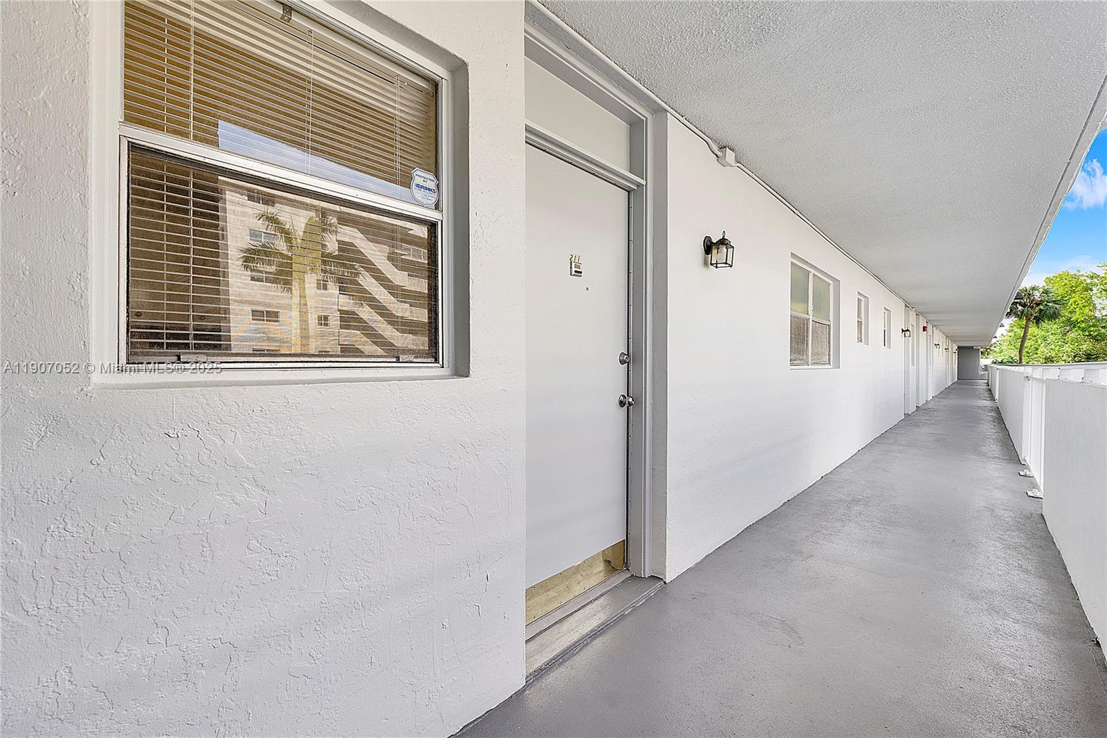 3600 NE 170th St # 211