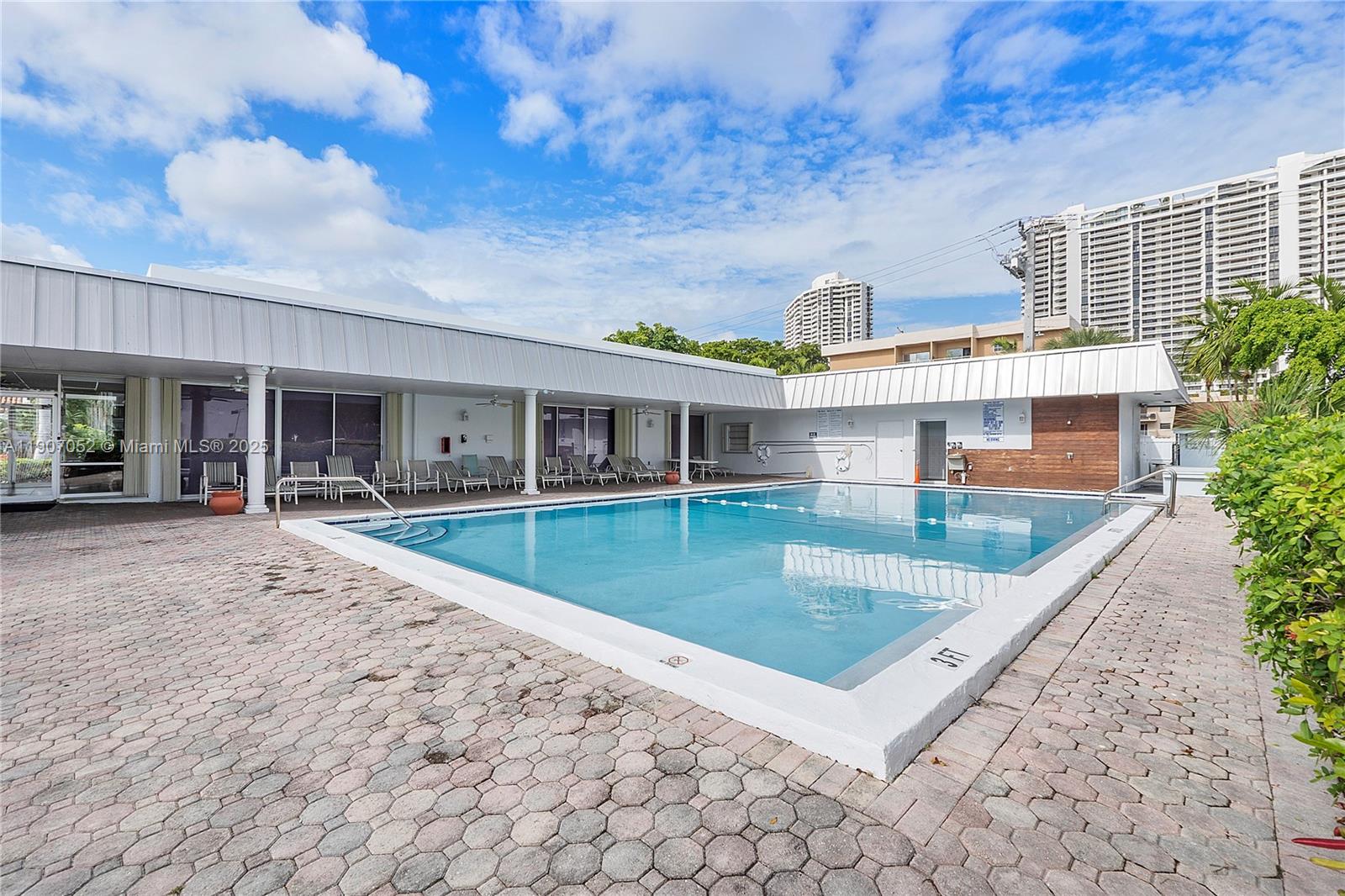 3600 NE 170th St # 211