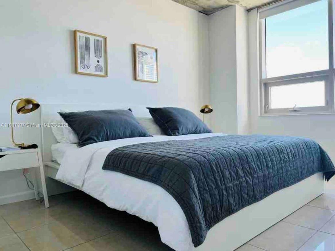 3250 NE 1st Ave # 910