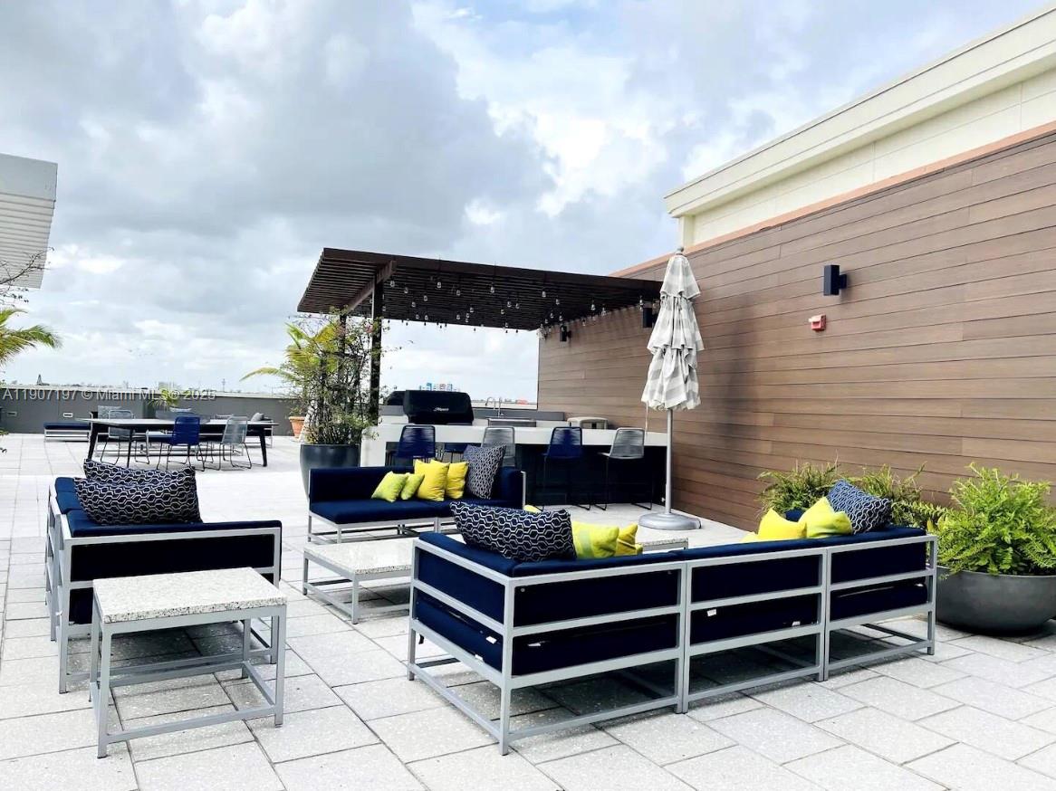 3250 NE 1st Ave # 910