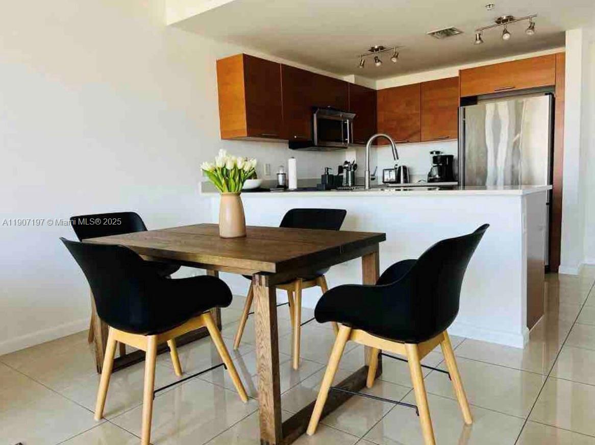 3250 NE 1st Ave # 910