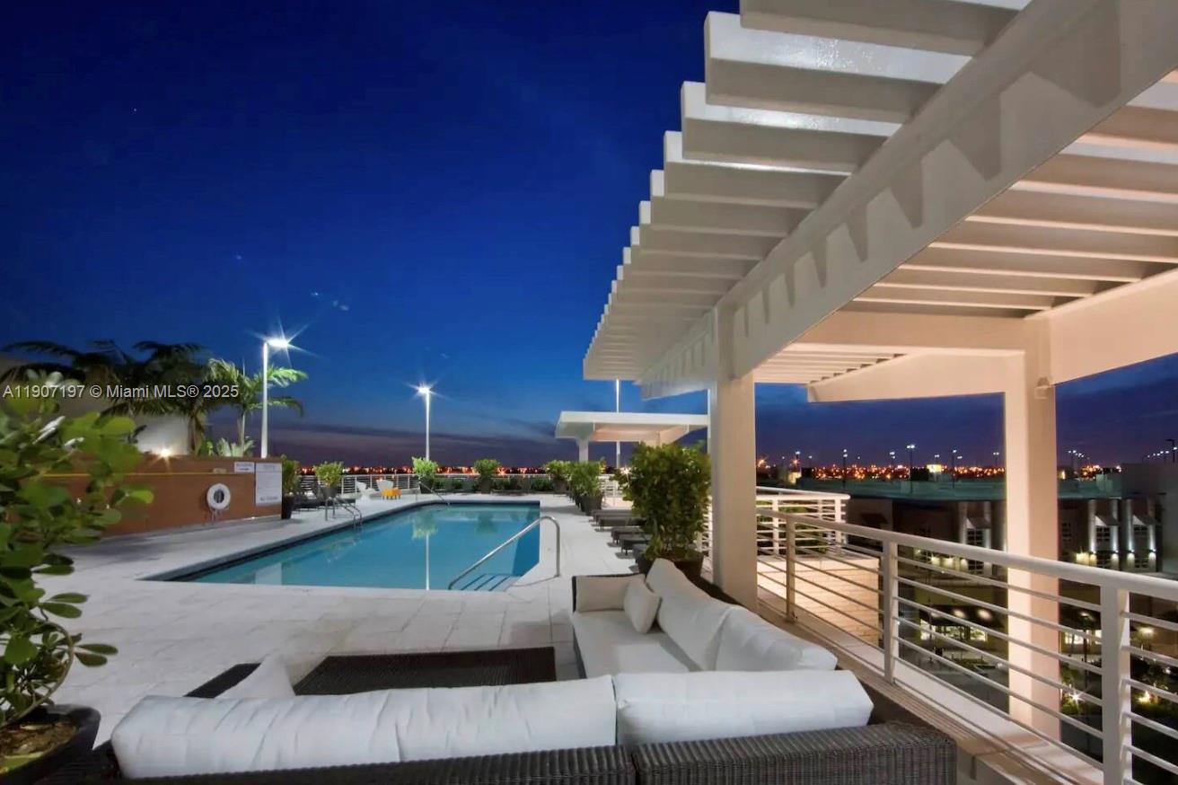 3250 NE 1st Ave # 910