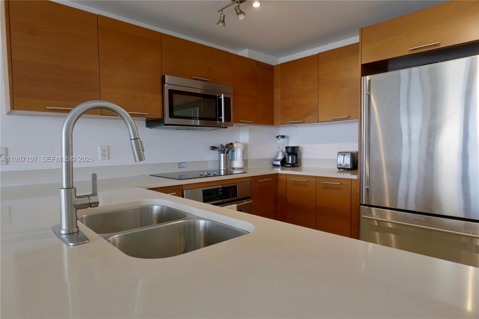 3250 NE 1st Ave # 910