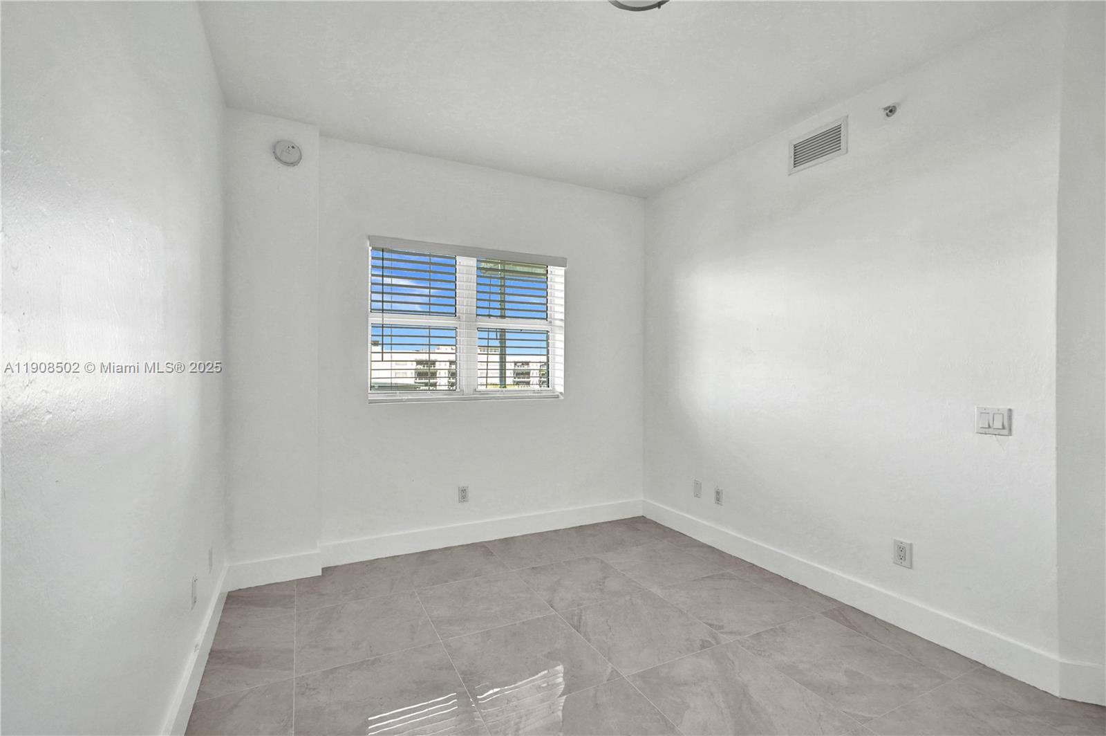 14951 Royal Oaks Ln # 806