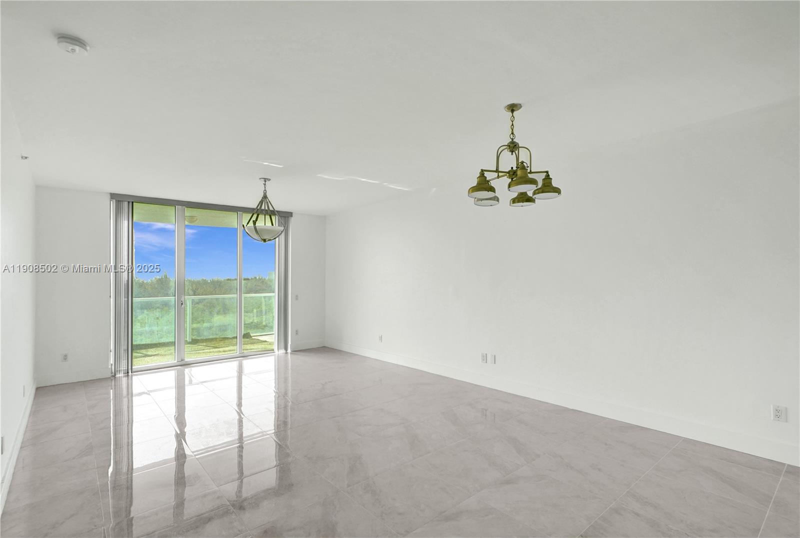 14951 Royal Oaks Ln # 806