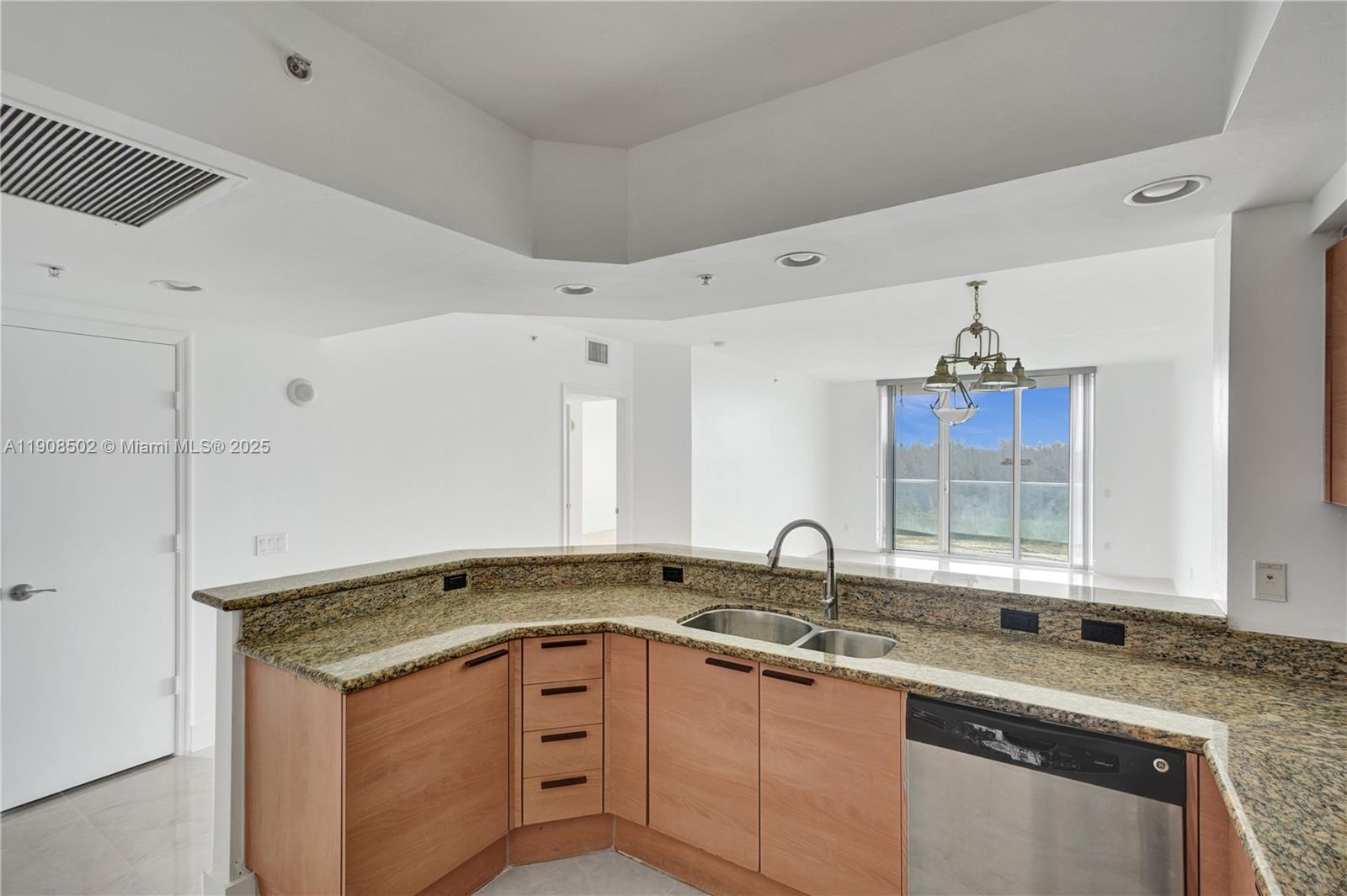 14951 Royal Oaks Ln # 806