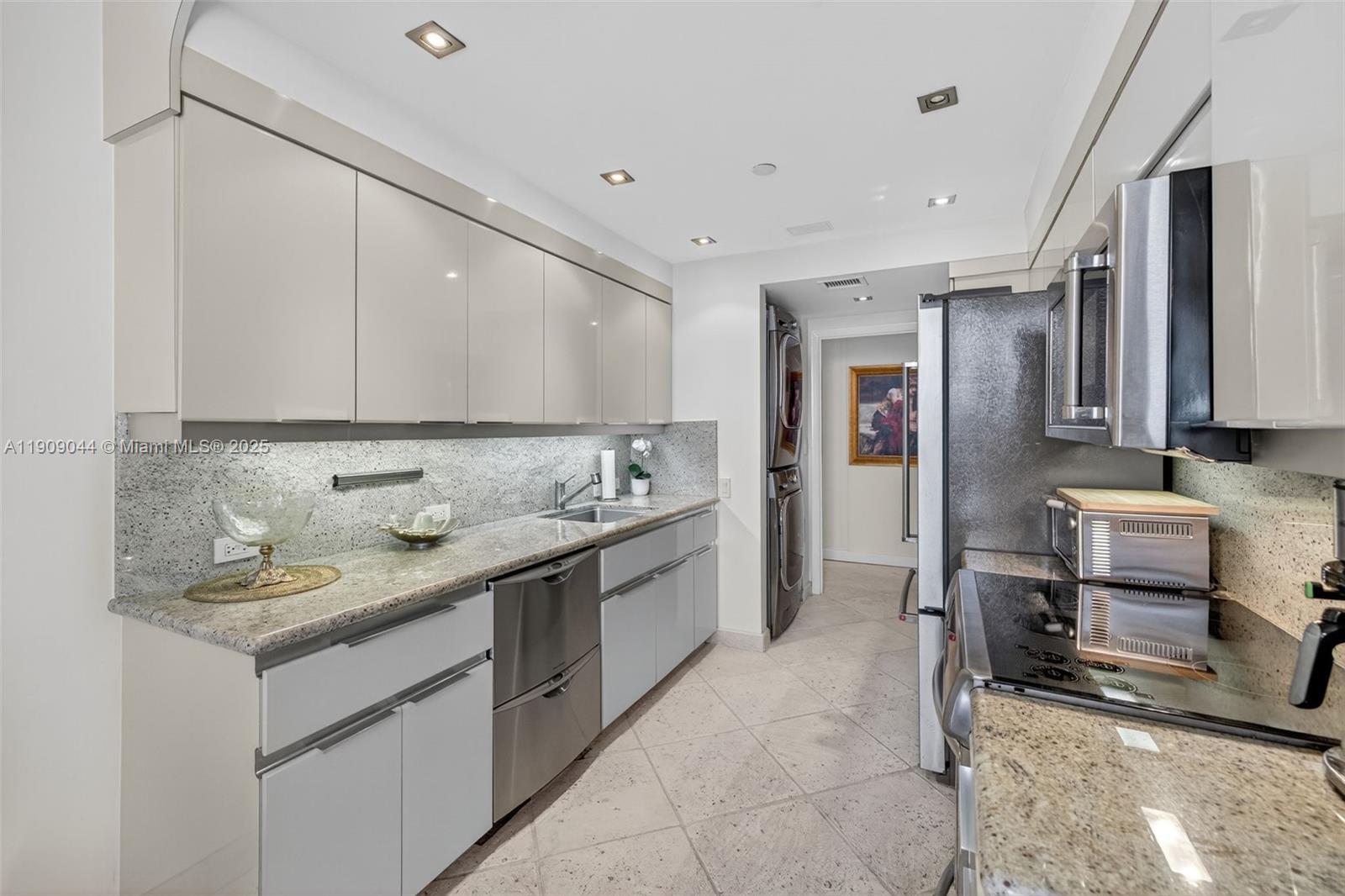 3000 Island Blvd # 1904