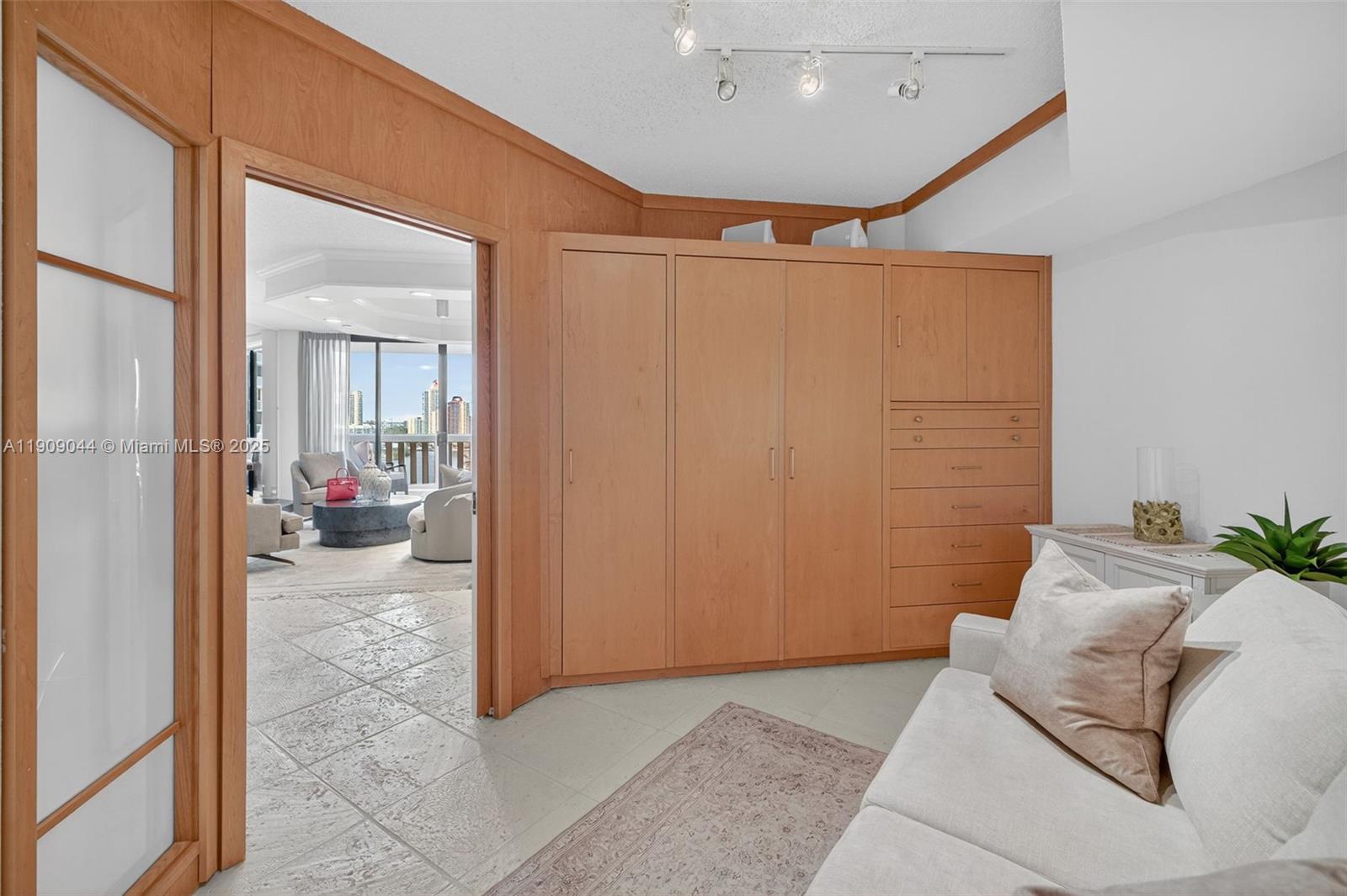 3000 Island Blvd # 1904