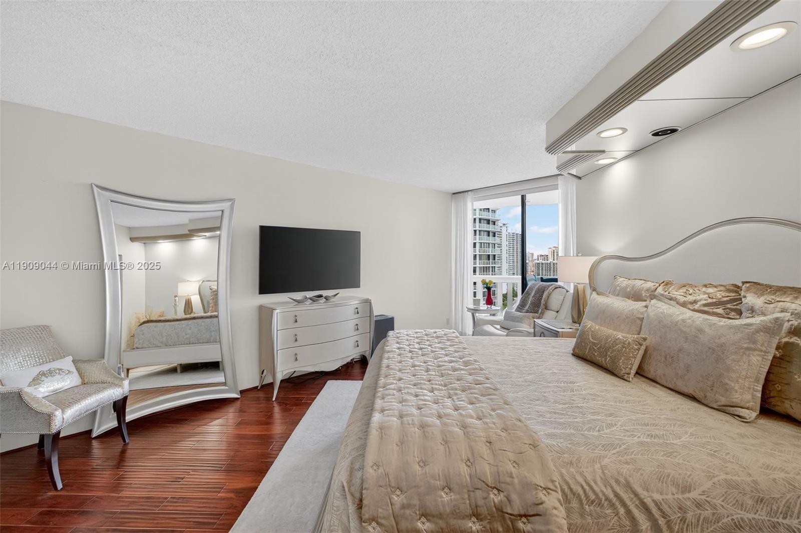 3000 Island Blvd # 1904