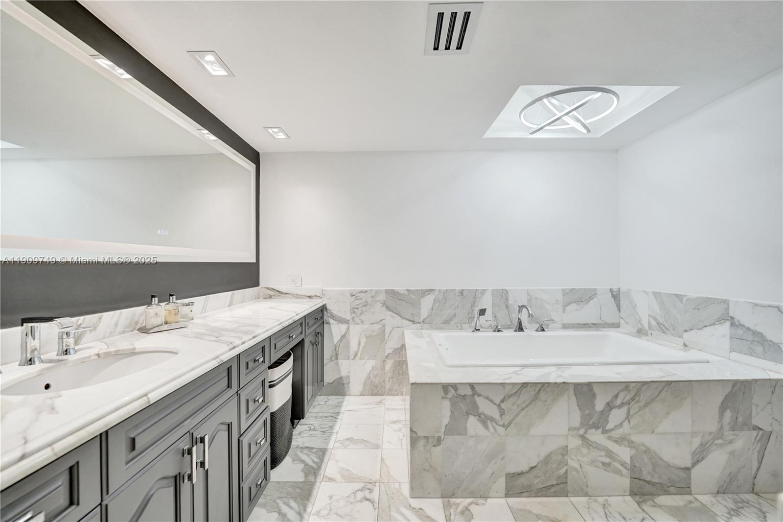 19667 Turnberry Way # 27J