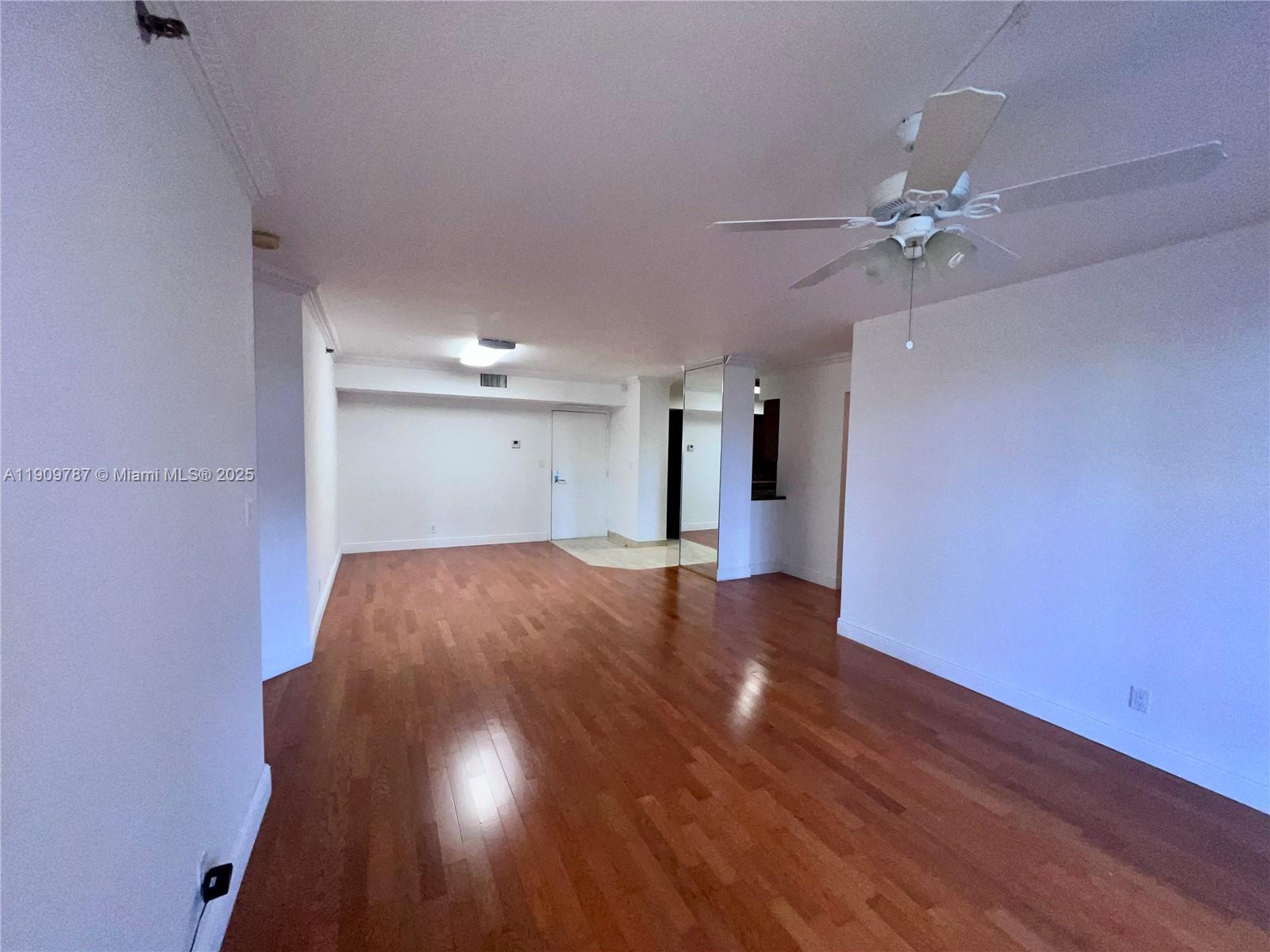 3600 Mystic Pointe Dr # 310