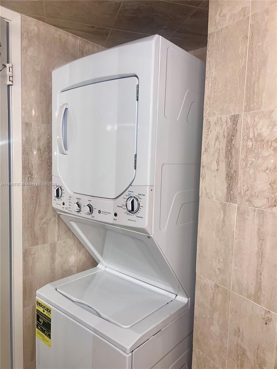 3600 Mystic Pointe Dr # 310