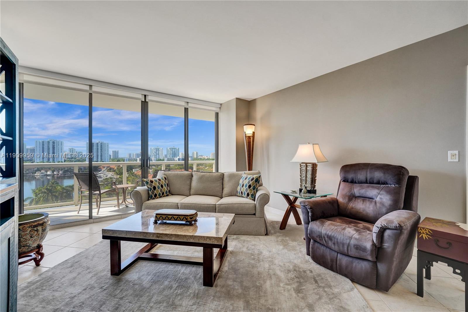 3600 Yacht Club Dr # 904