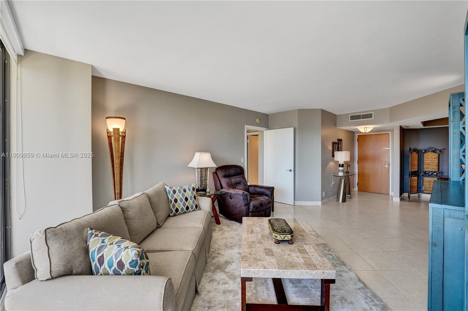 3600 Yacht Club Dr # 904