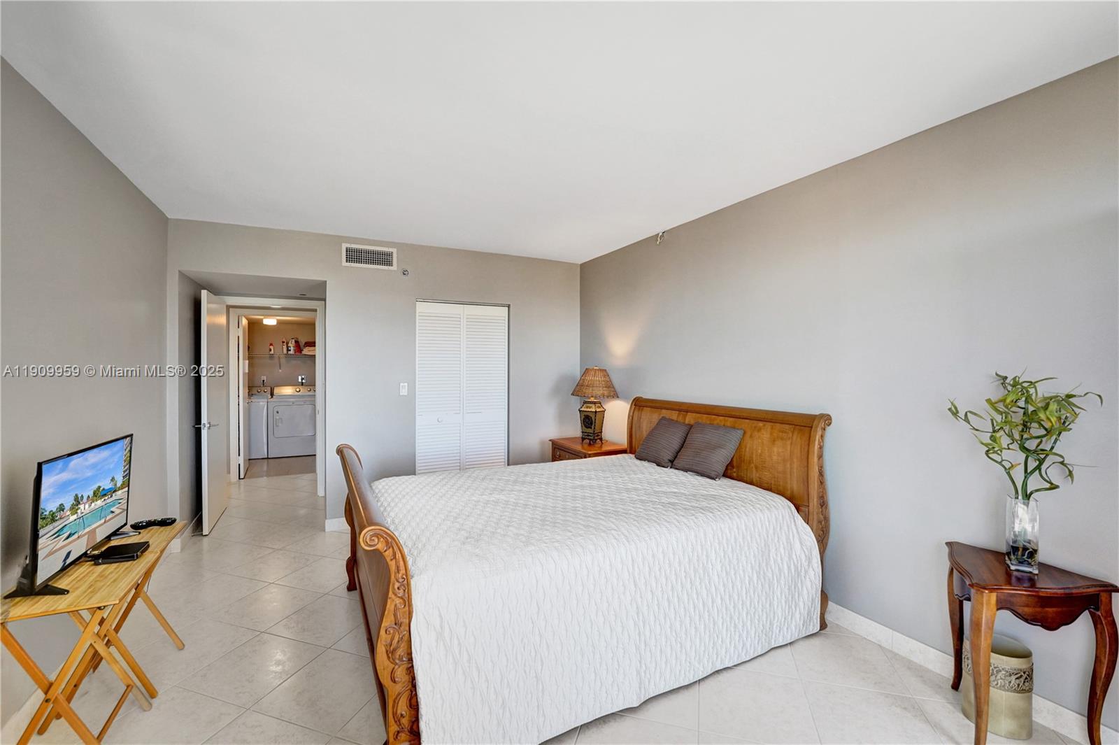 3600 Yacht Club Dr # 904