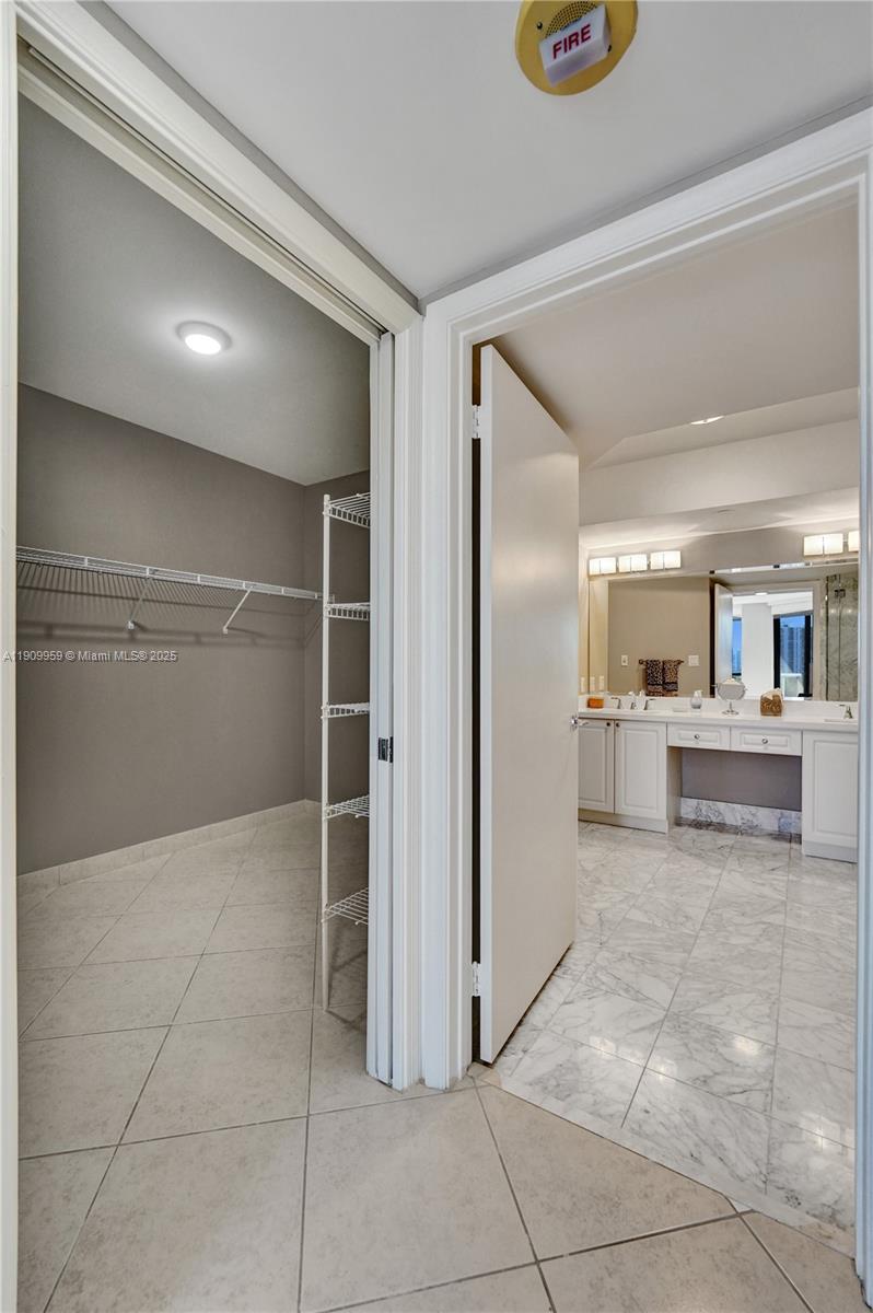 3600 Yacht Club Dr # 904