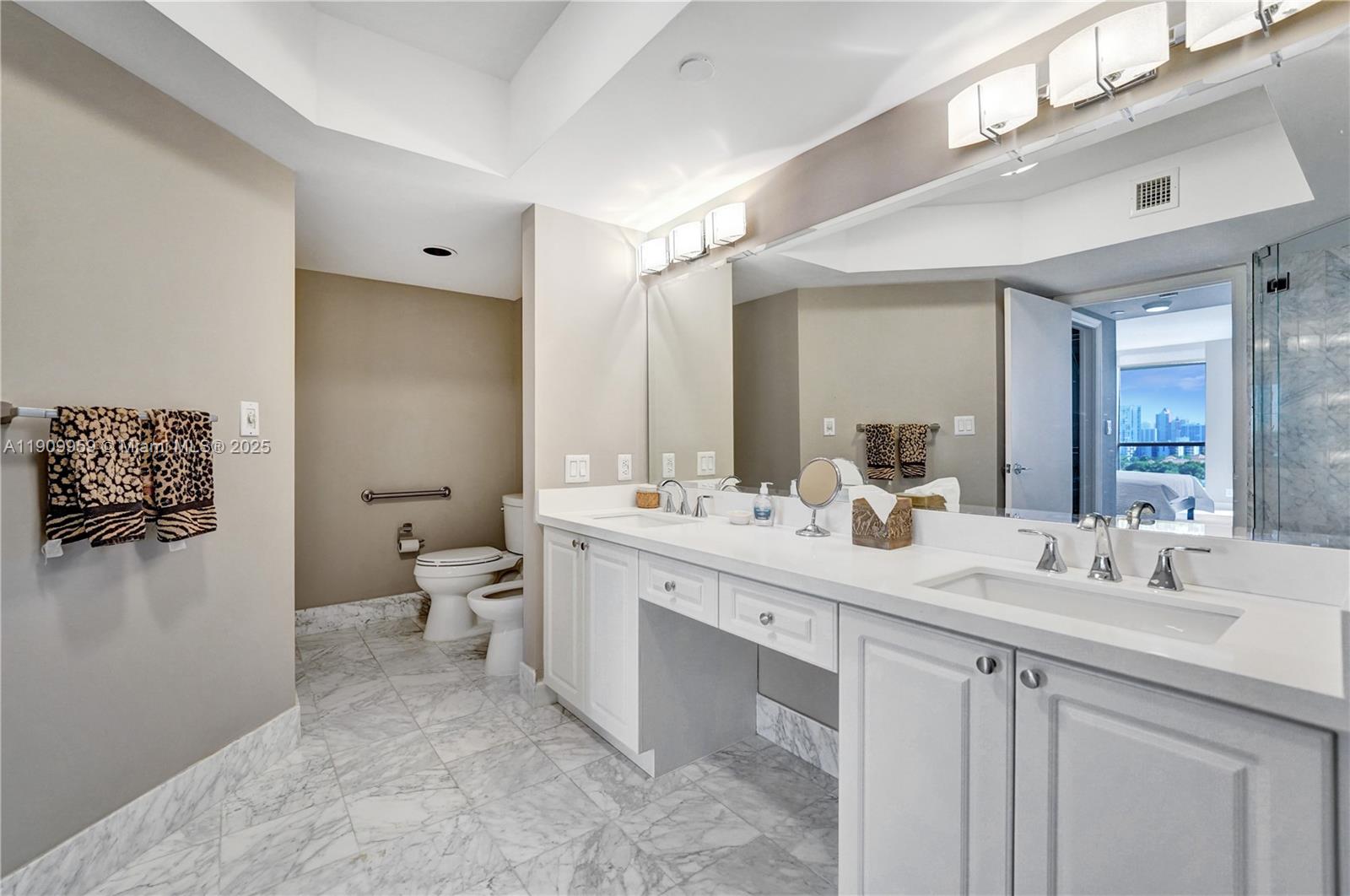 3600 Yacht Club Dr # 904