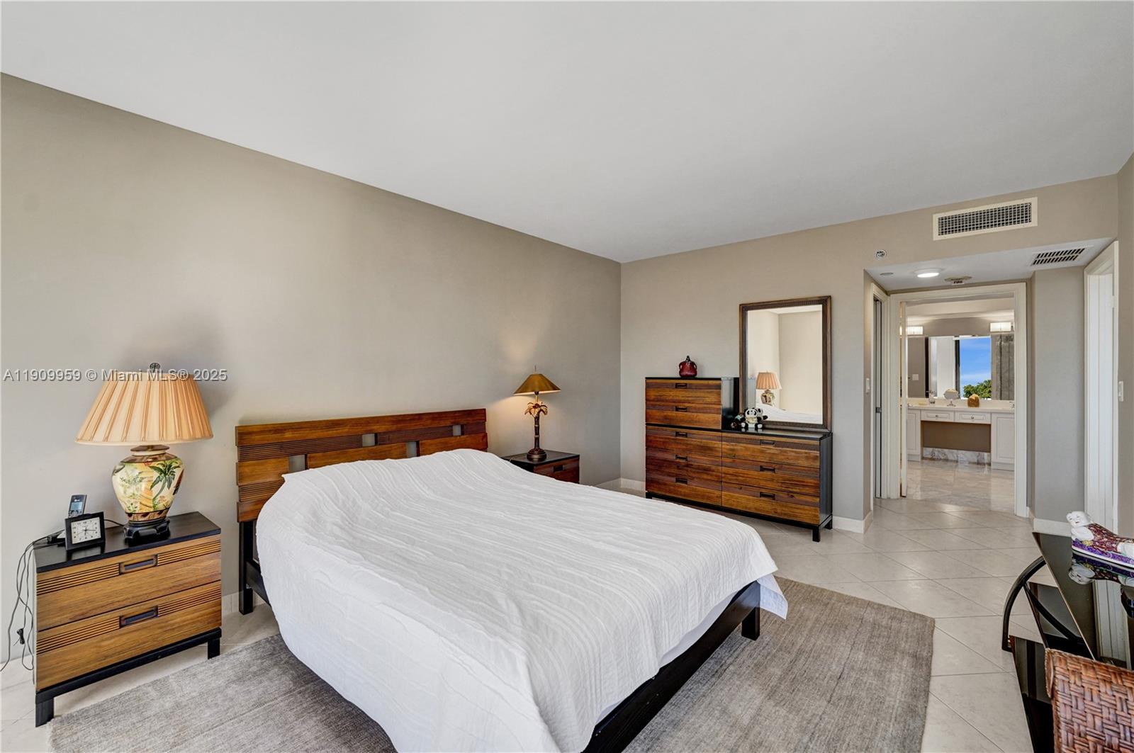 3600 Yacht Club Dr # 904