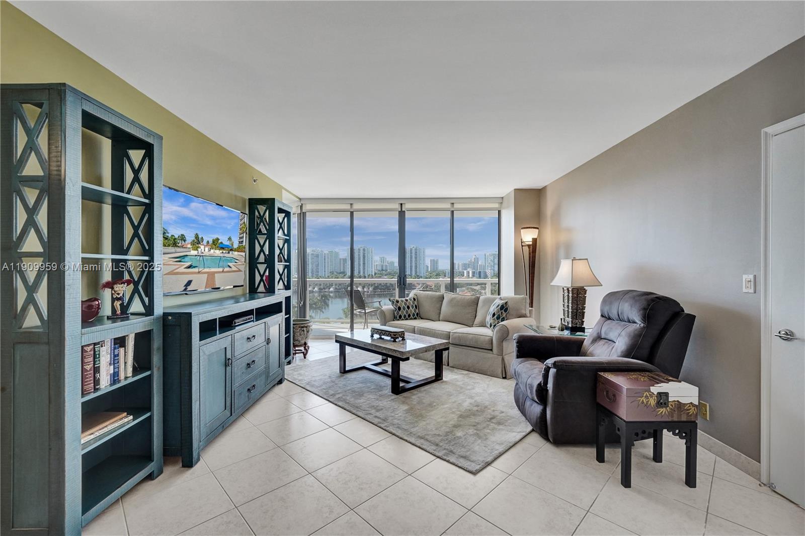 3600 Yacht Club Dr # 904