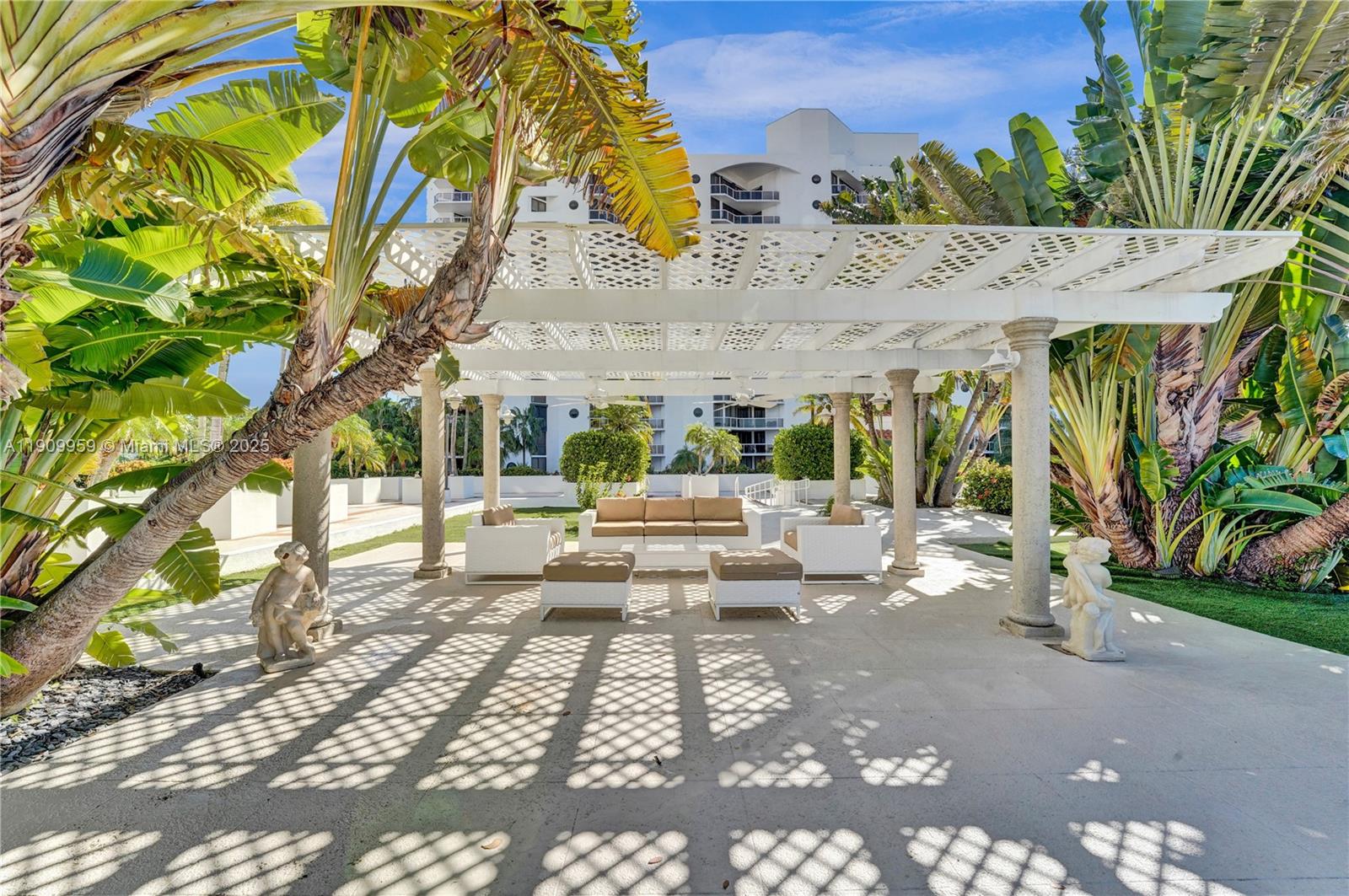 3600 Yacht Club Dr # 904