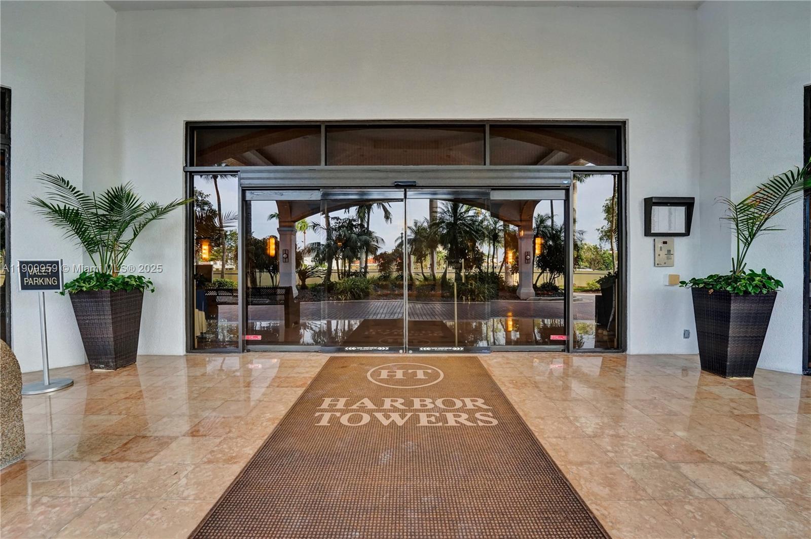 3600 Yacht Club Dr # 904