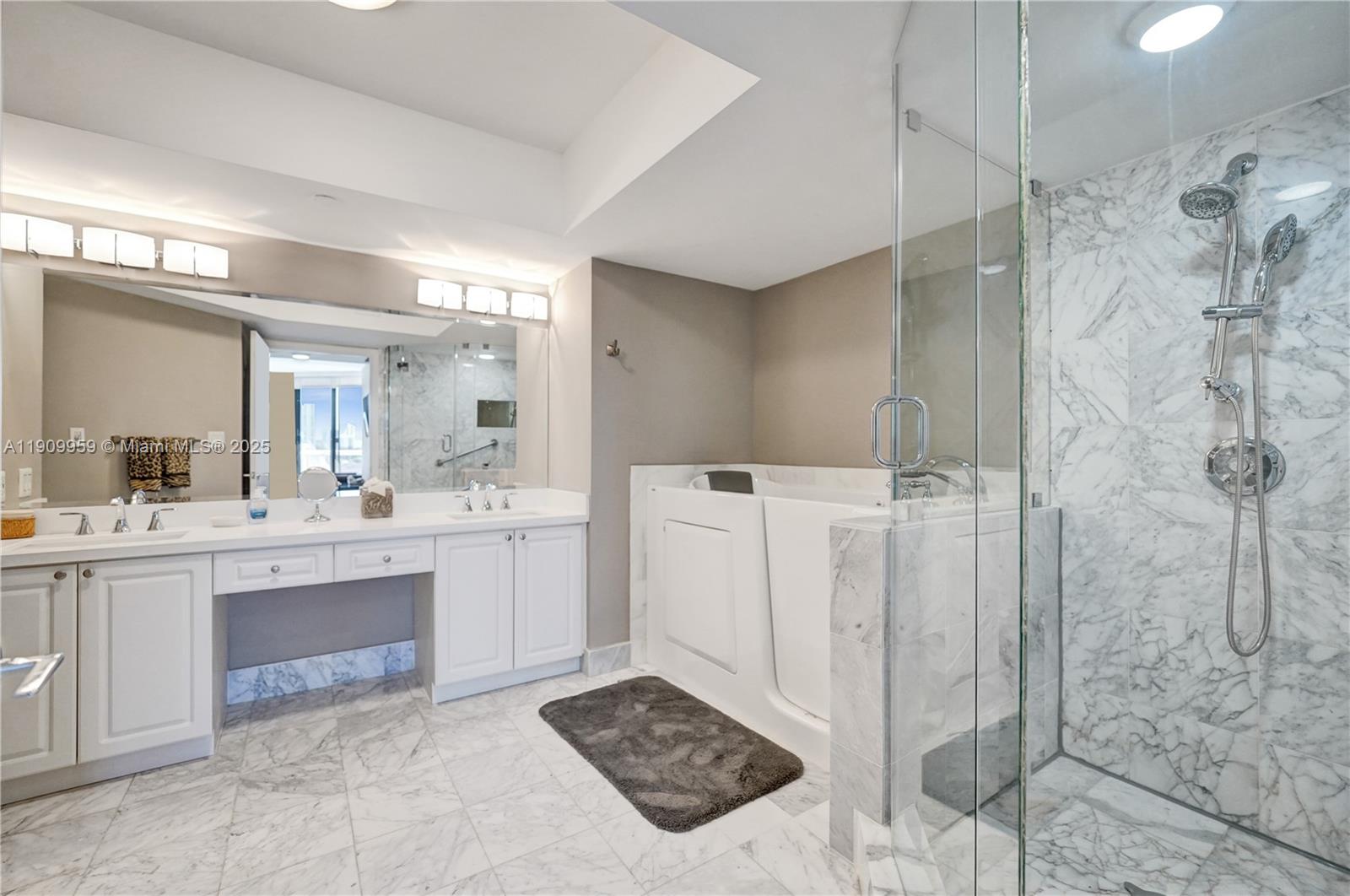 3600 Yacht Club Dr # 904