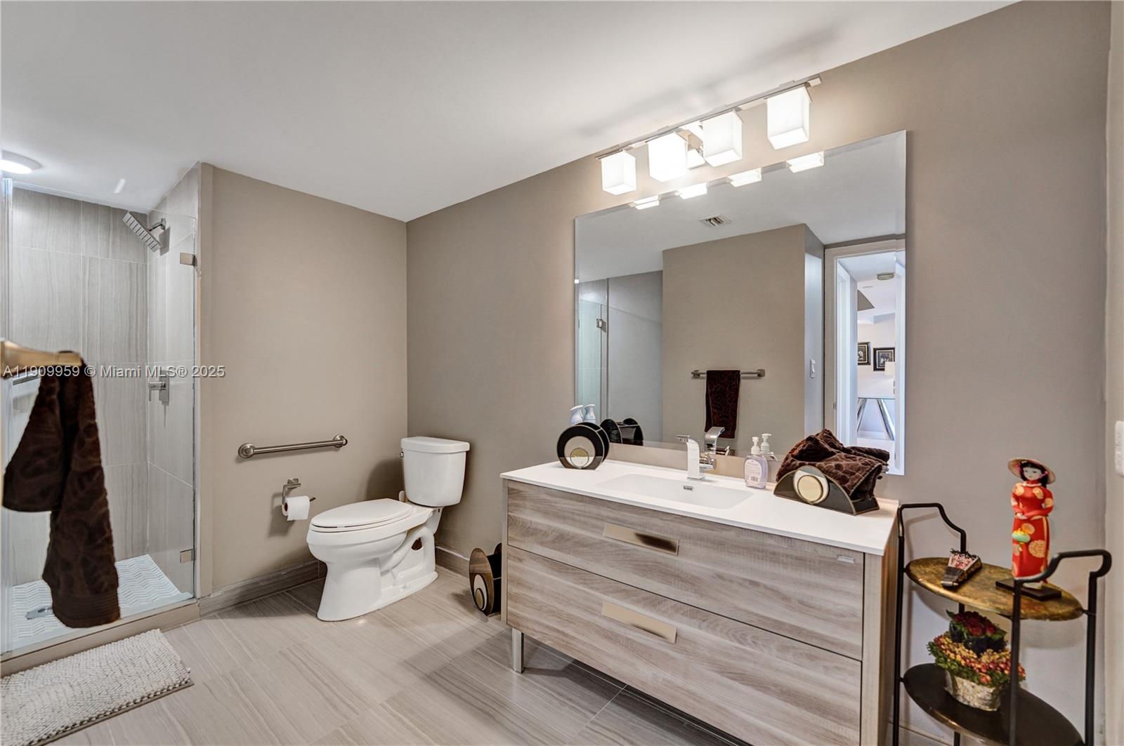 3600 Yacht Club Dr # 904