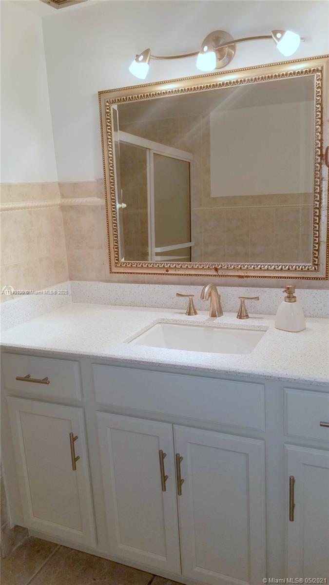 2780 NE 183rd St # 608