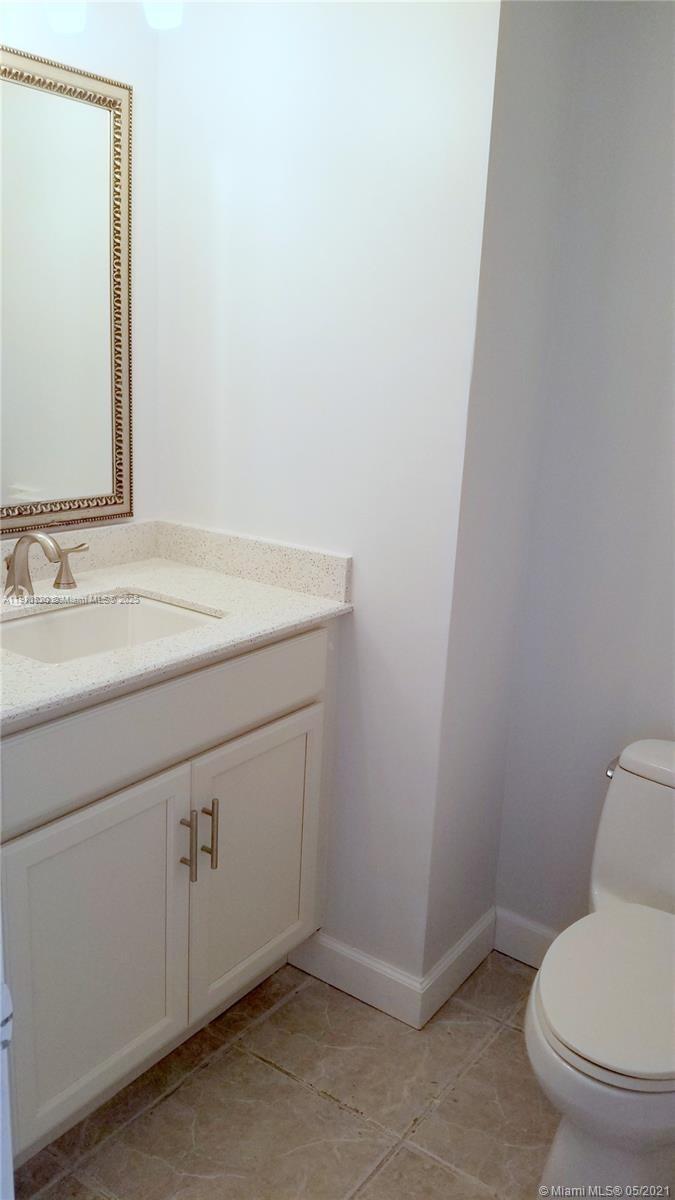 2780 NE 183rd St # 608