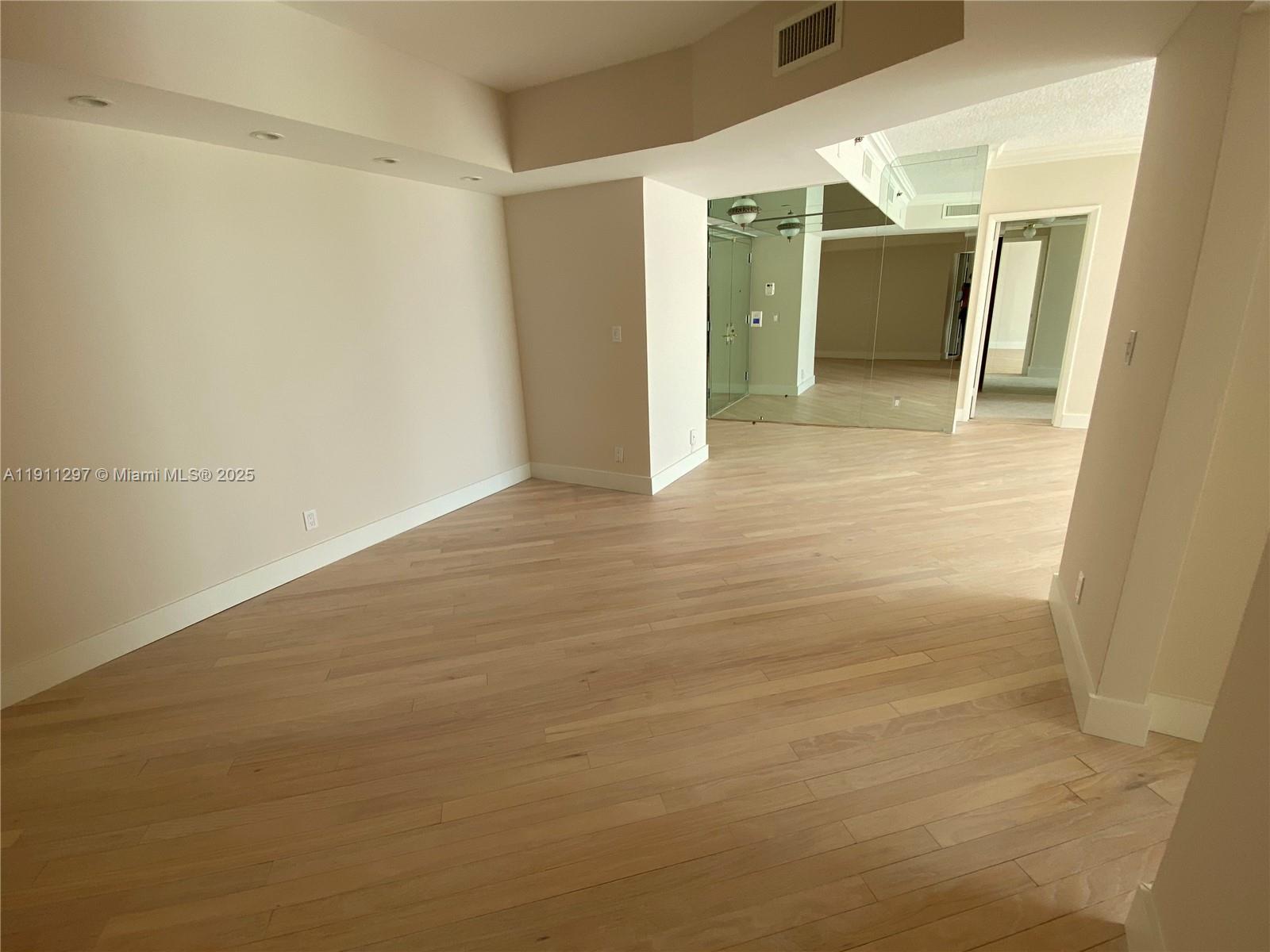 20281 E Country Club Dr # 511