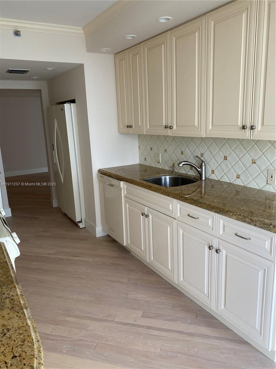 20281 E Country Club Dr # 511