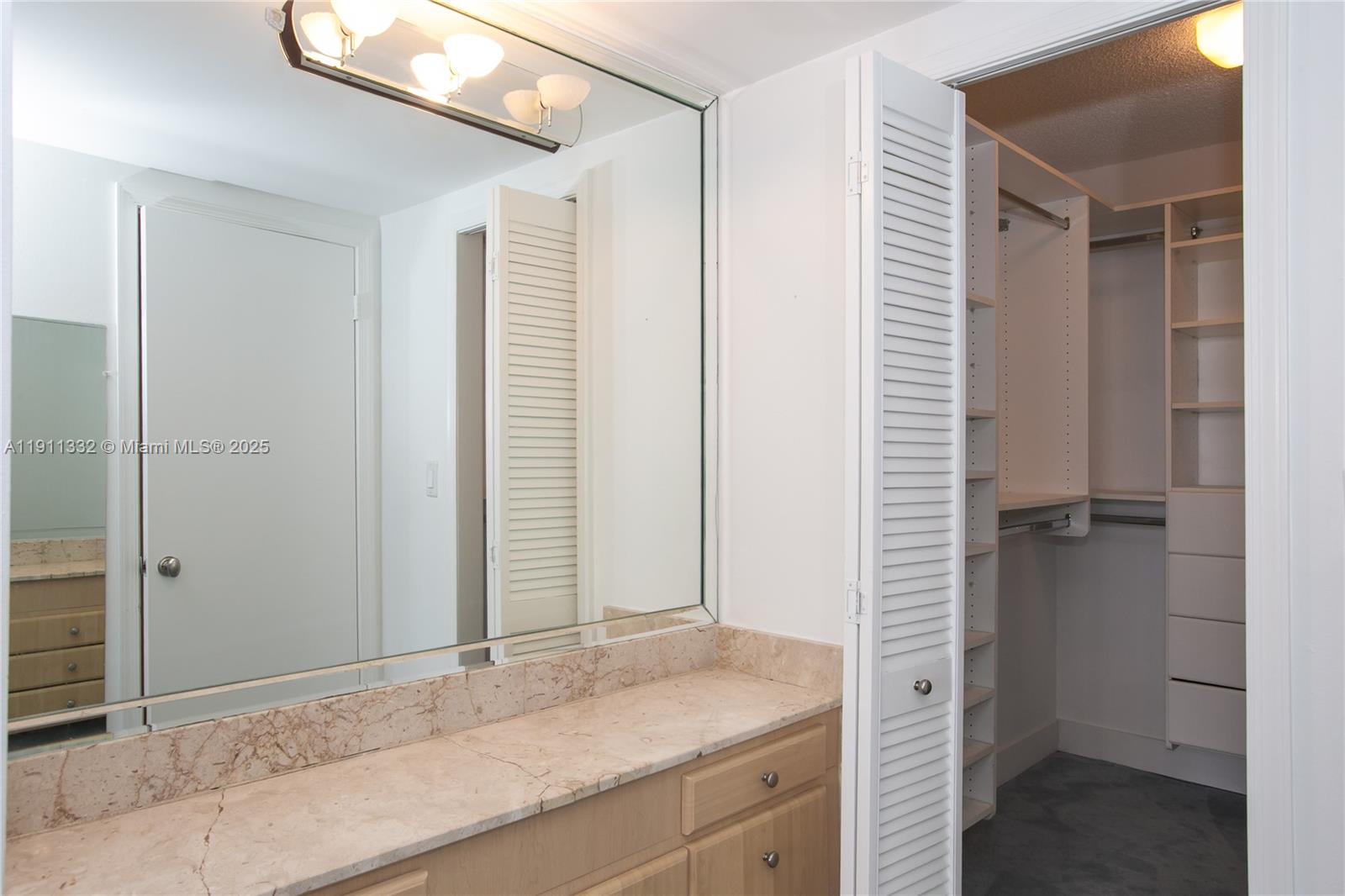 1800 NE 114th St # 2011