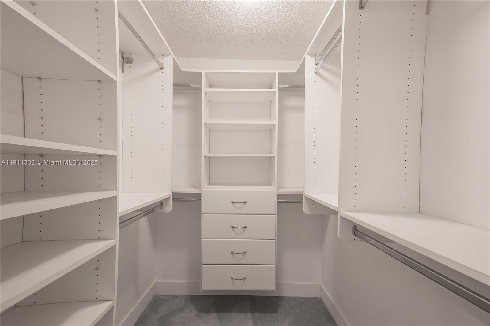 1800 NE 114th St # 2011