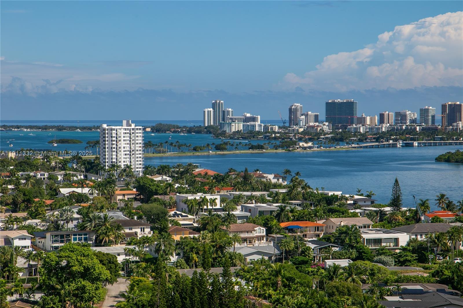 1800 NE 114th St # 2011