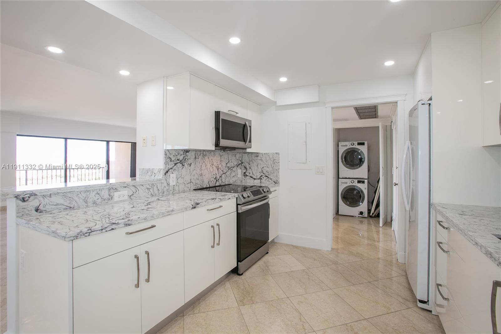 1800 NE 114th St # 2011