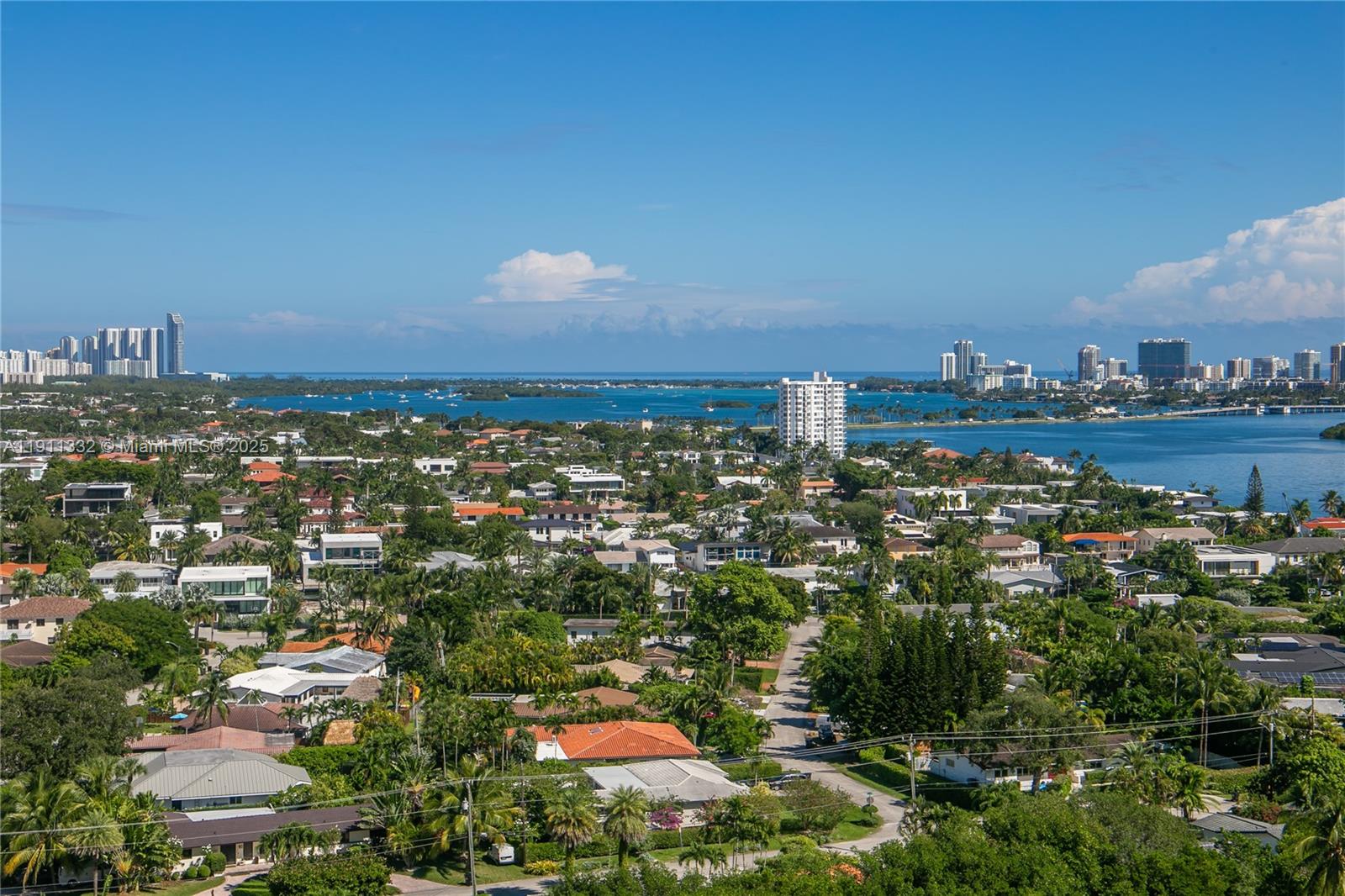 1800 NE 114th St # 2011