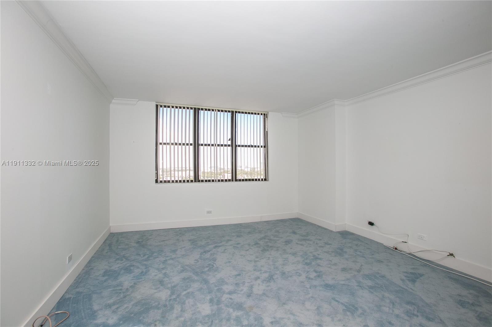 1800 NE 114th St # 2011