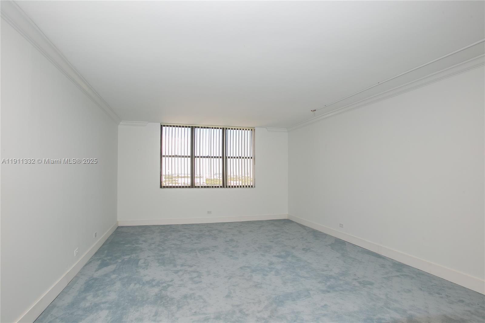 1800 NE 114th St # 2011