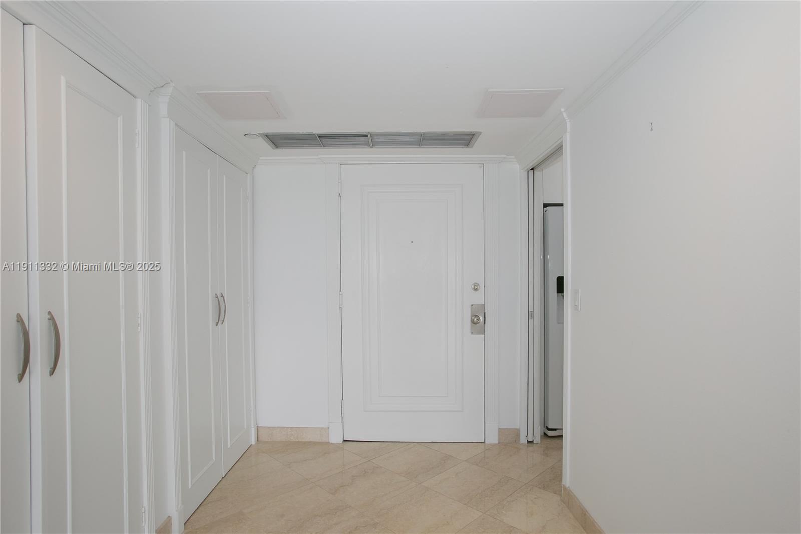 1800 NE 114th St # 2011