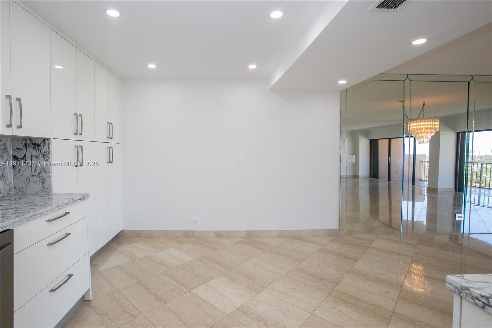 1800 NE 114th St # 2011