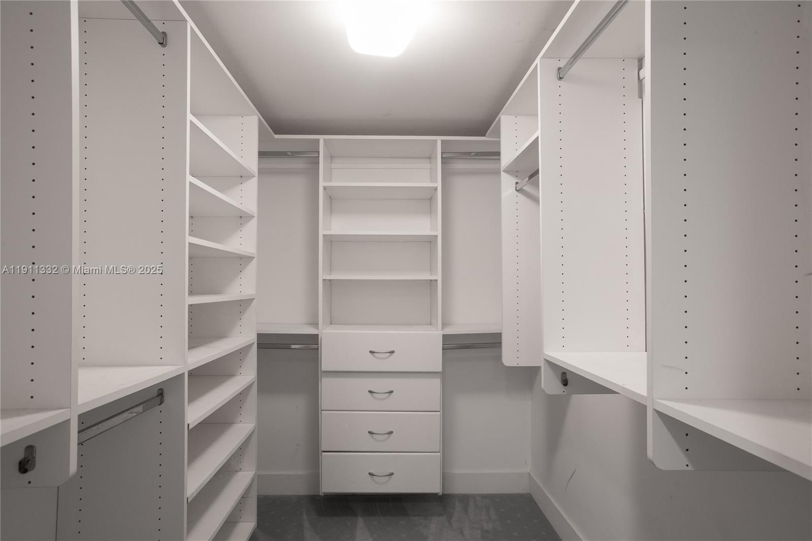 1800 NE 114th St # 2011