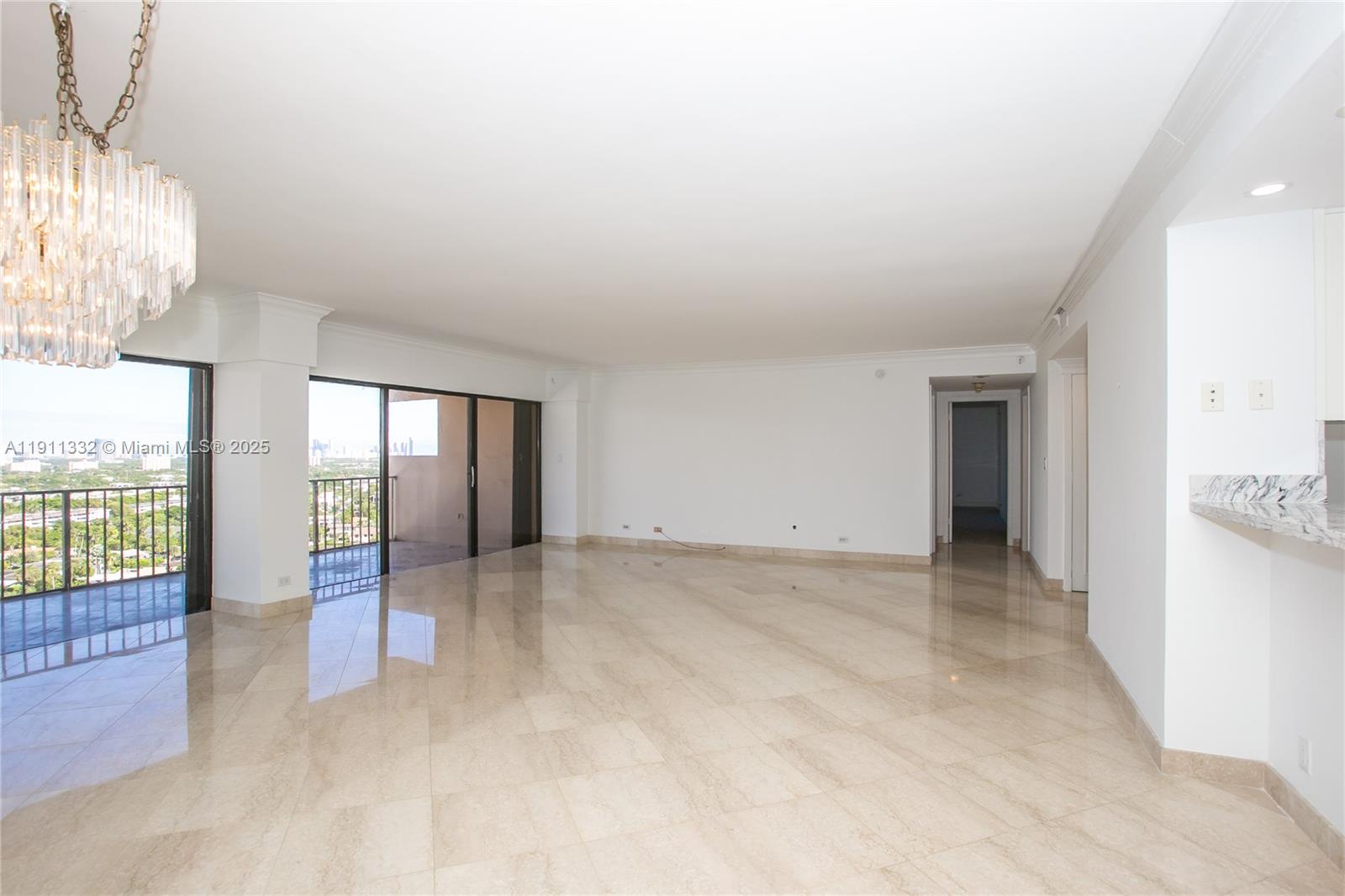 1800 NE 114th St # 2011