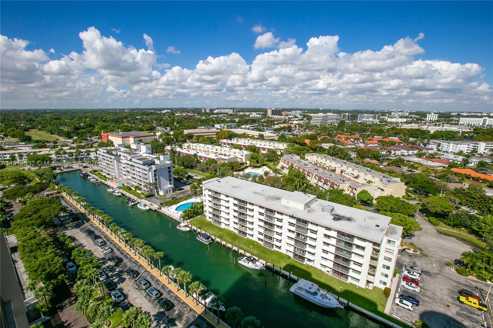 1800 NE 114th St # 2011